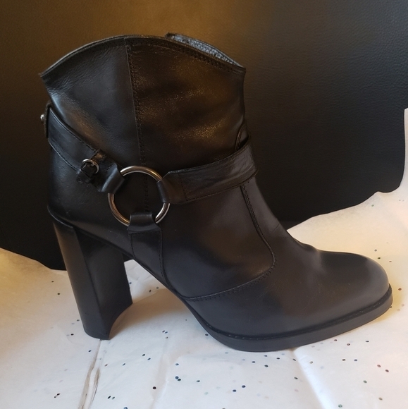 HP. Stuart Weitzman Leather Bootie - Picture 11 of 16